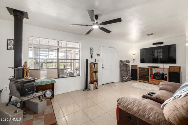 48822 N ROUGHRIDER Road, New River, AZ 85087