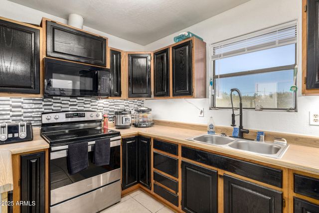 48822 N ROUGHRIDER Road, New River, AZ 85087