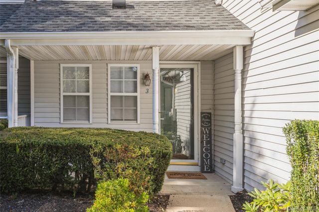 3 Plantation Drive, Hauppauge, NY 11788