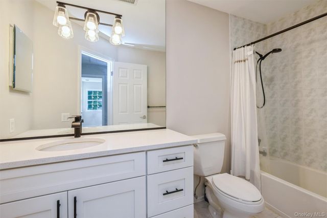 3 Plantation Drive, Hauppauge, NY 11788