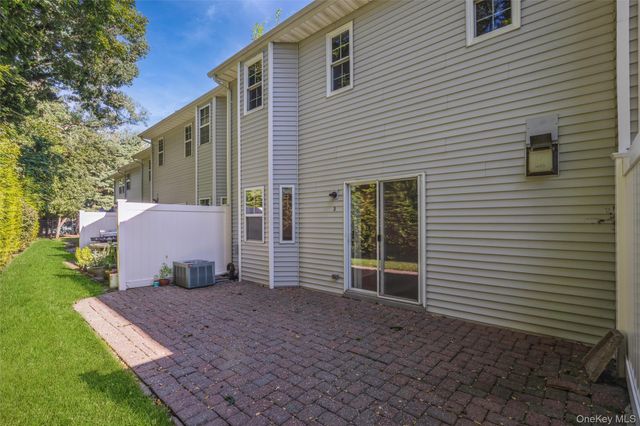 3 Plantation Drive, Hauppauge, NY 11788