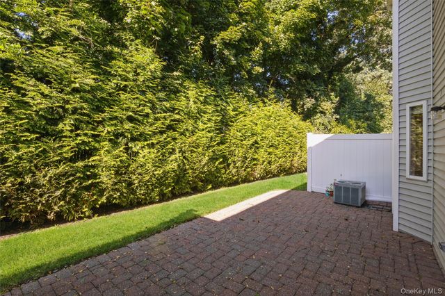 3 Plantation Drive, Hauppauge, NY 11788
