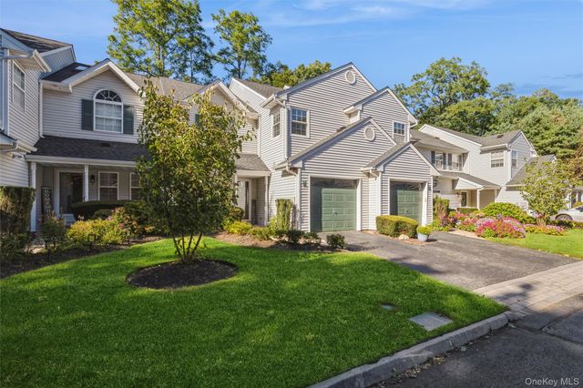 3 Plantation Drive, Hauppauge, NY 11788