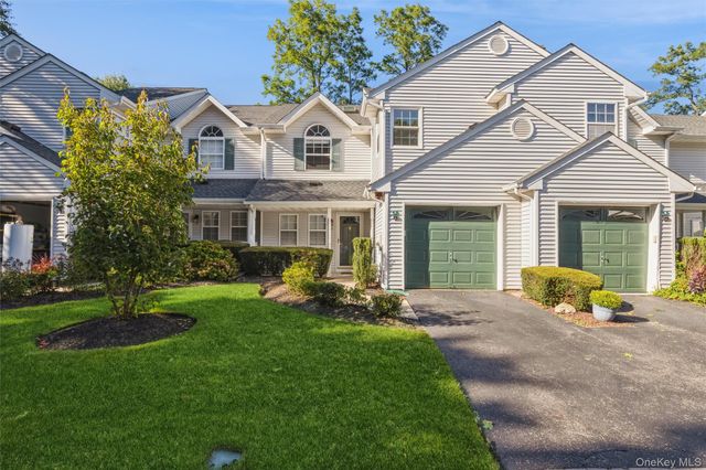 3 Plantation Drive, Hauppauge, NY 11788