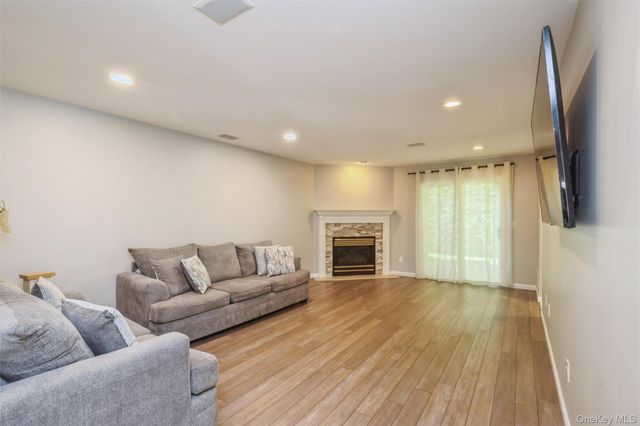 3 Plantation Drive, Hauppauge, NY 11788