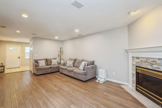 3 Plantation Drive, Hauppauge, NY 11788