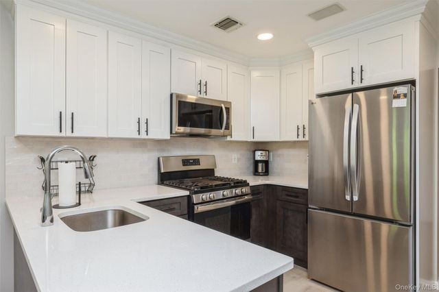 3 Plantation Drive, Hauppauge, NY 11788