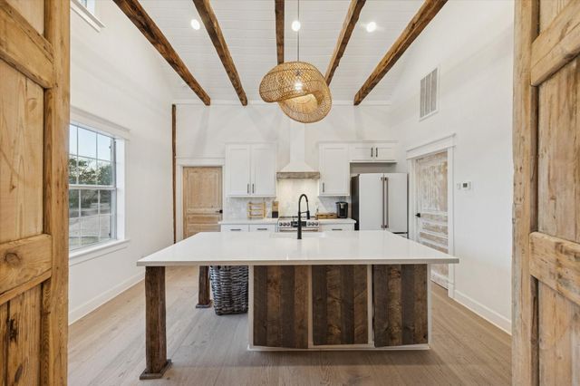 833 Fm 954, Round Top, TX 78954