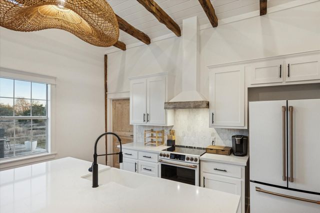 833 Fm 954, Round Top, TX 78954