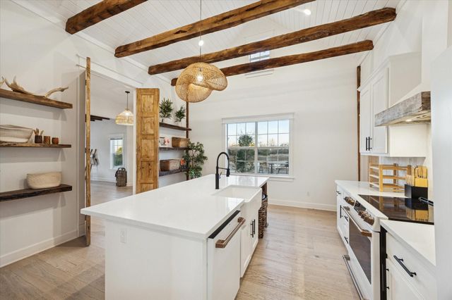 833 Fm 954, Round Top, TX 78954