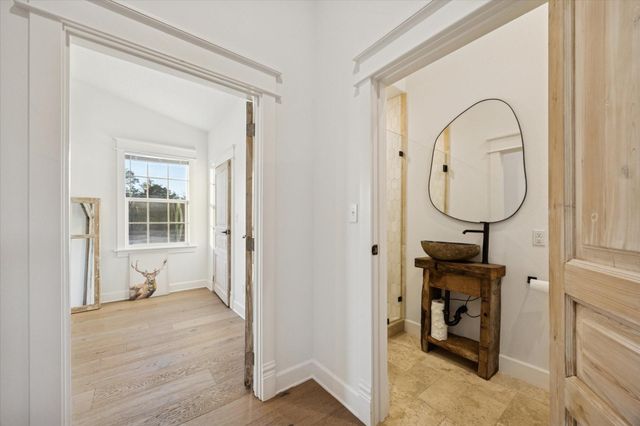 833 Fm 954, Round Top, TX 78954