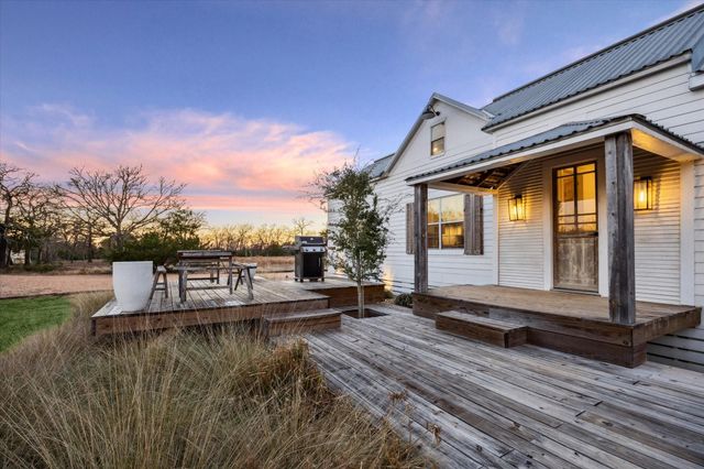 833 Fm 954, Round Top, TX 78954