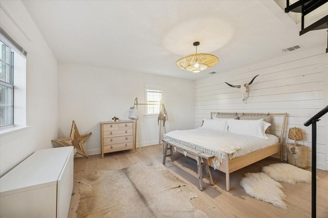 833 Fm 954, Round Top, TX 78954