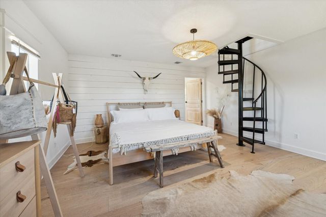 833 Fm 954, Round Top, TX 78954