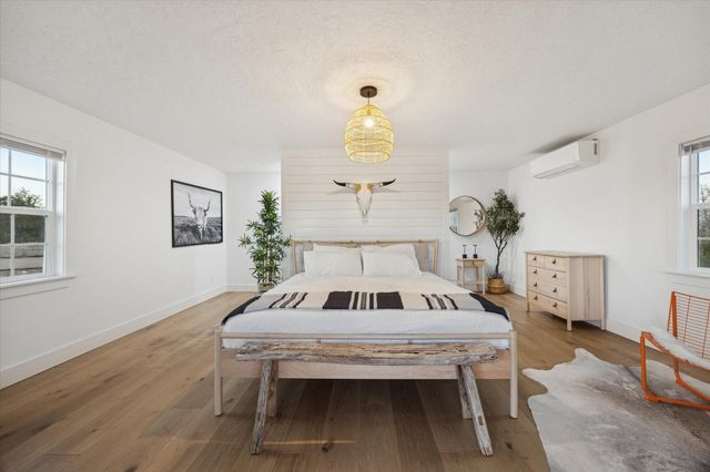 833 Fm 954, Round Top, TX 78954