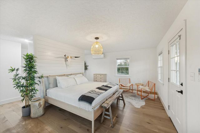 833 Fm 954, Round Top, TX 78954