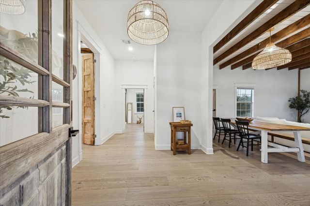 833 Fm 954, Round Top, TX 78954