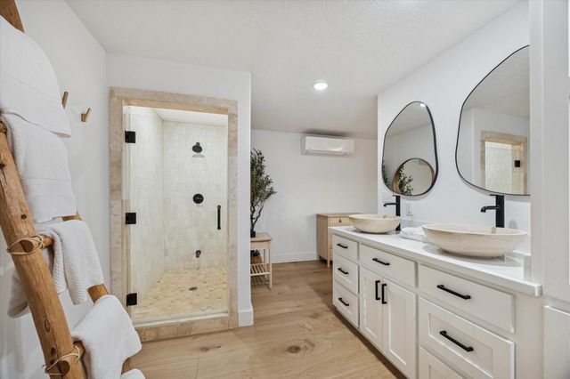 833 Fm 954, Round Top, TX 78954