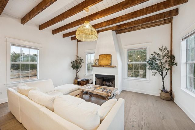 833 Fm 954, Round Top, TX 78954