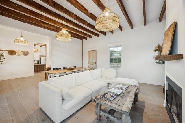 833 Fm 954, Round Top, TX 78954