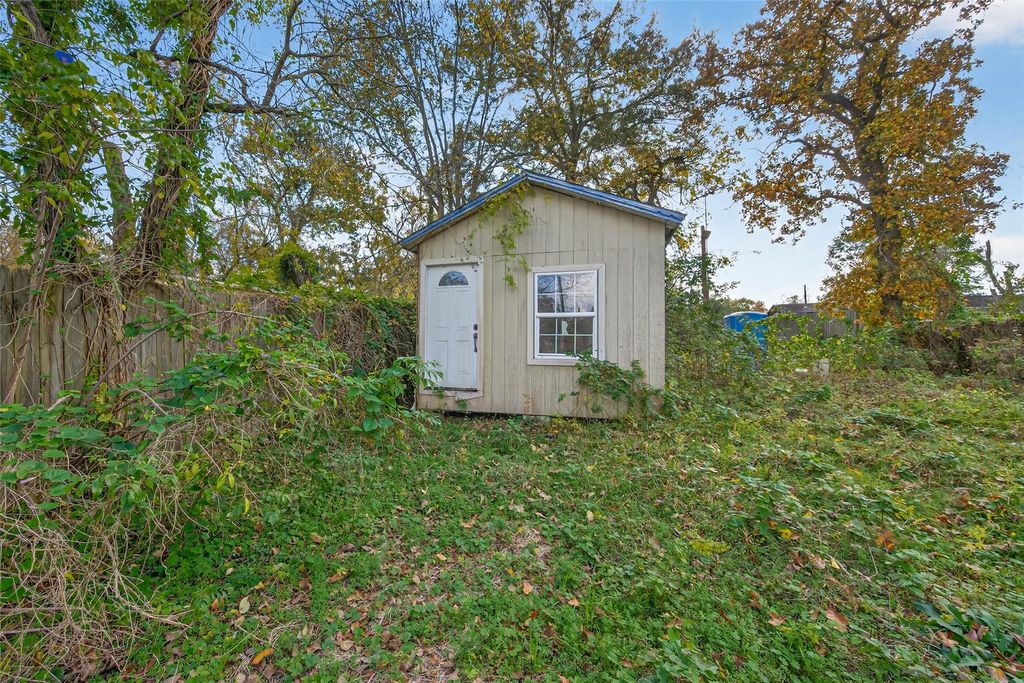 5002 Firnat Street, Houston, TX 77016