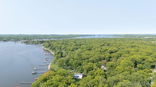 945 N Baywood Drive, Holland, MI 49424