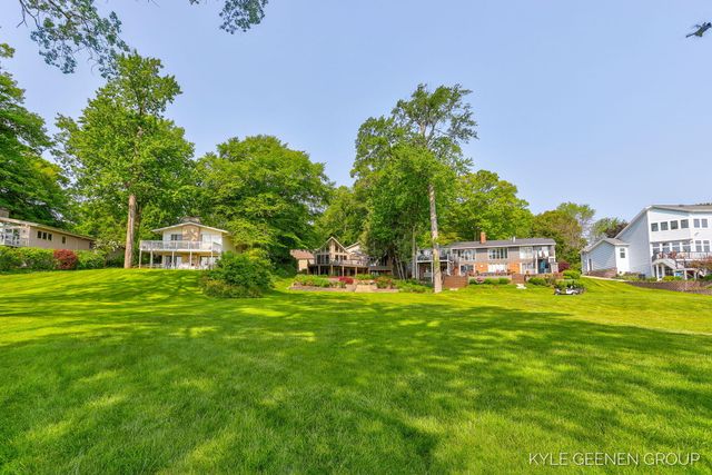 945 N Baywood Drive, Holland, MI 49424