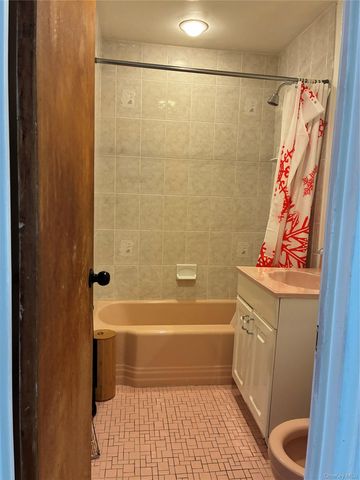 105 Wakefield Avenue 3, Yonkers, NY 10704