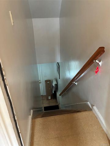 105 Wakefield Avenue 3, Yonkers, NY 10704