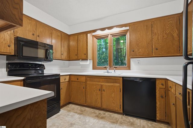 16 Oakleaf Road, Greenville, SC 29609