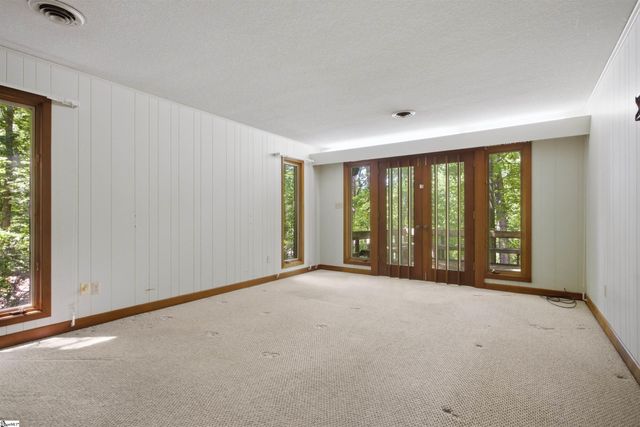 16 Oakleaf Road, Greenville, SC 29609