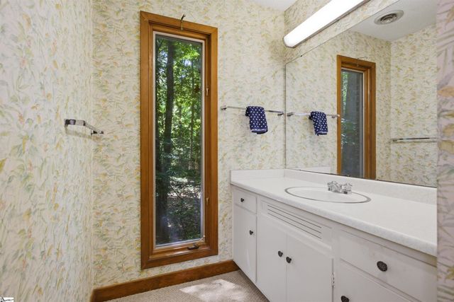 16 Oakleaf Road, Greenville, SC 29609