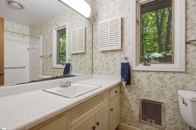 16 Oakleaf Road, Greenville, SC 29609