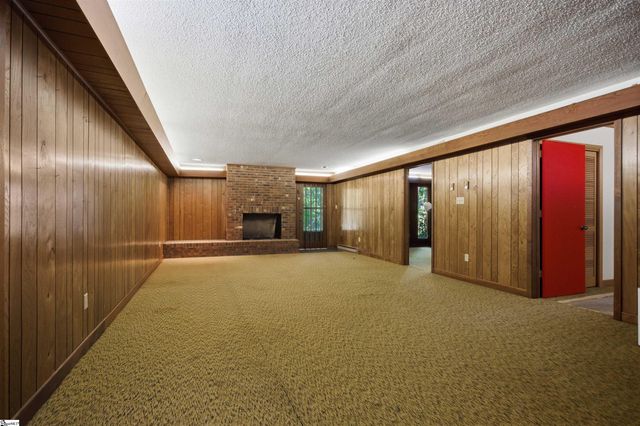 16 Oakleaf Road, Greenville, SC 29609