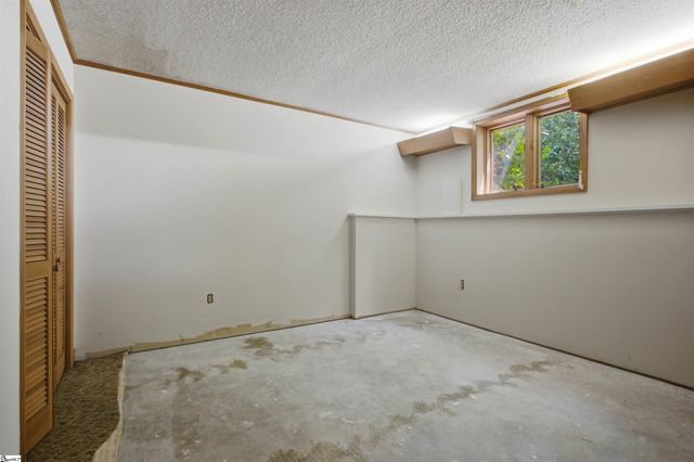 16 Oakleaf Road, Greenville, SC 29609