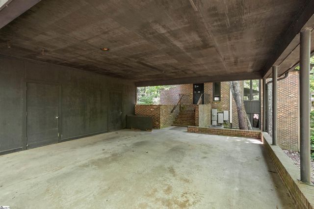 16 Oakleaf Road, Greenville, SC 29609