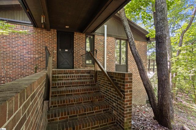 16 Oakleaf Road, Greenville, SC 29609
