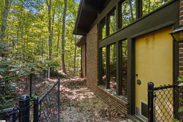 16 Oakleaf Road, Greenville, SC 29609
