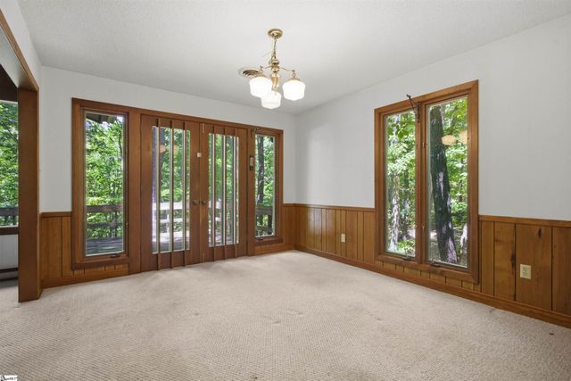 16 Oakleaf Road, Greenville, SC 29609