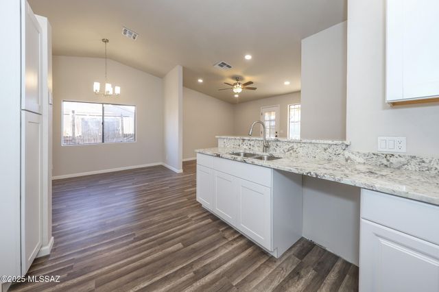 1801 W Great Oak Drive, Tucson, AZ 85746