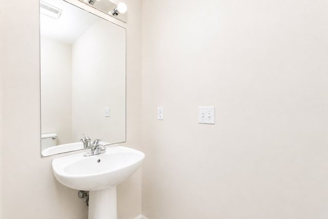 37 Augusta Way 37, Chelmsford, MA 01863