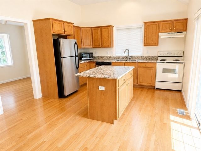 37 Augusta Way 37, Chelmsford, MA 01863