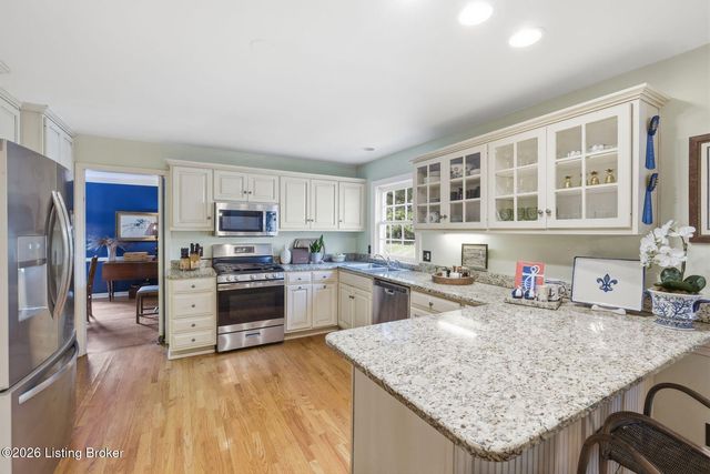 12609 Crest Arm Rd, Anchorage, KY 40223