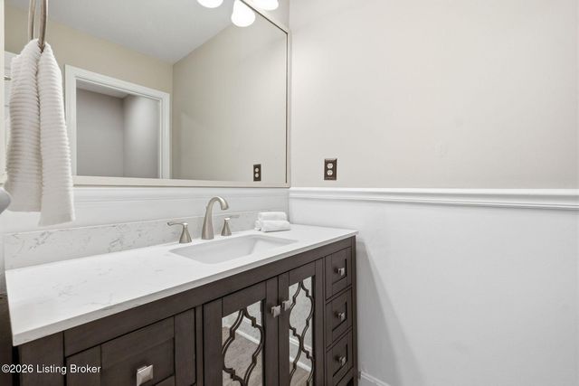 12609 Crest Arm Rd, Anchorage, KY 40223
