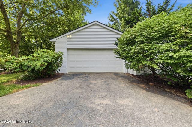 12609 Crest Arm Rd, Anchorage, KY 40223