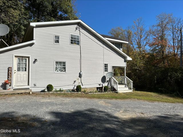 273 Gansevoort Road, Moreau, NY 12831