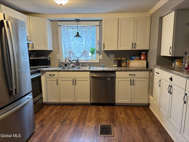 273 Gansevoort Road, Moreau, NY 12831