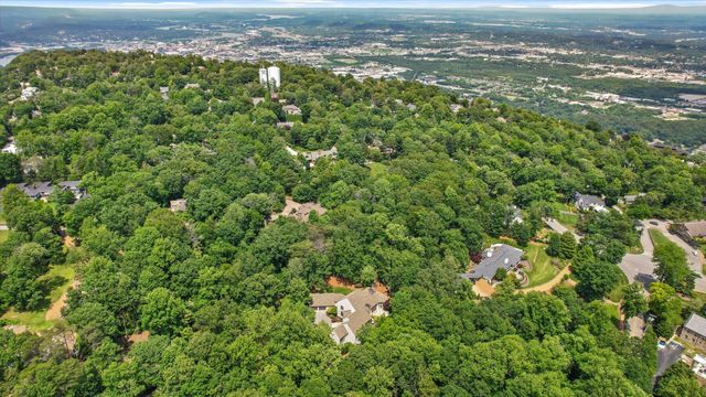 131 Sumach Street, Lookout Mountain, TN 37350