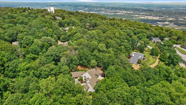 131 Sumach Street, Lookout Mountain, TN 37350