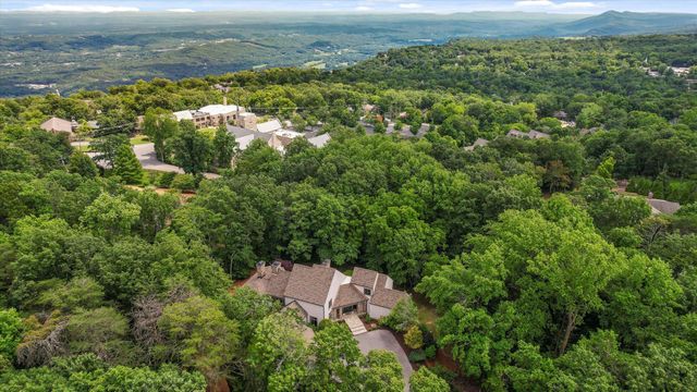 131 Sumach Street, Lookout Mountain, TN 37350